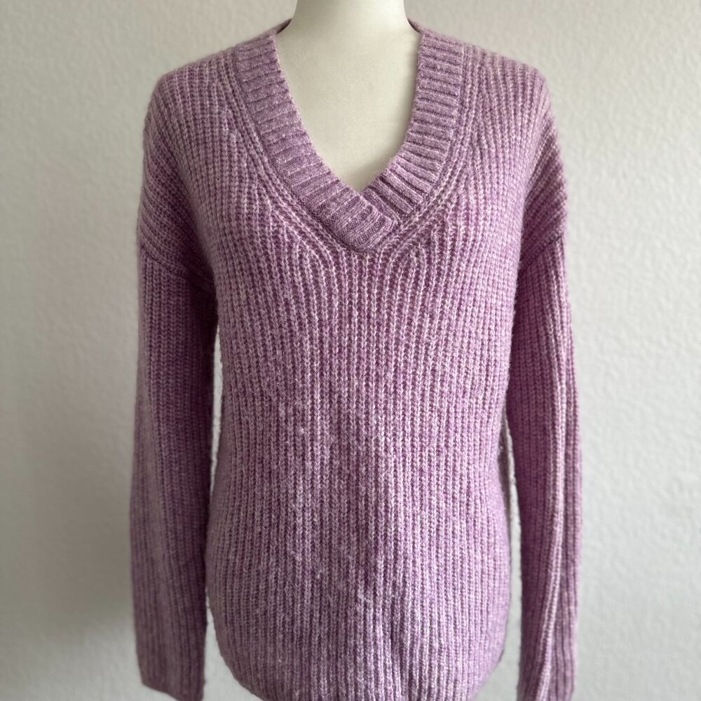 💜 **Banana Republic Merino-Blend Oversized V-Neck Sweater – Size Small** 💜 - Picture 2 of 7